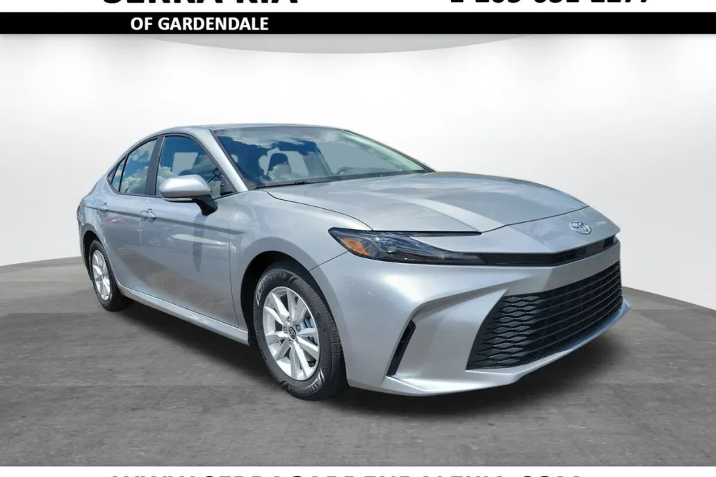2025 Toyota Camry LE photo 1