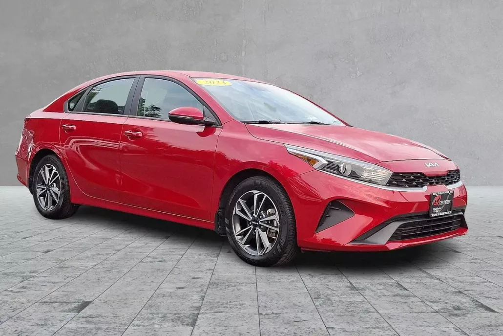 2023 Kia Forte LXS photo 1