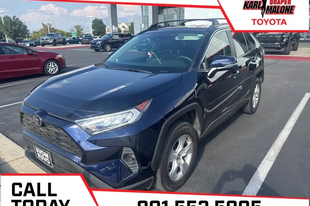 2020 Toyota RAV4 XLE photo 1