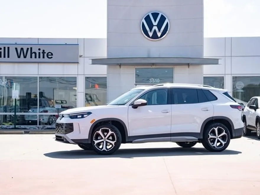 2025 Volkswagen Tiguan SE photo 1