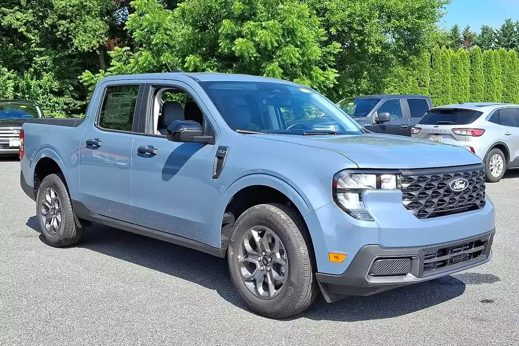 2025 Ford Maverick XLT photo 1
