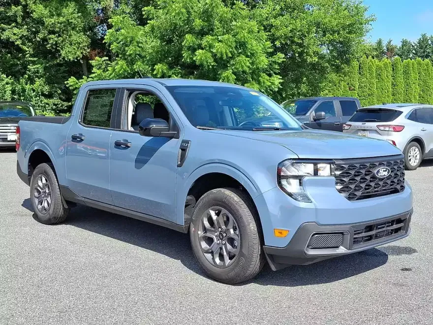 2025 Ford Maverick XLT photo 1