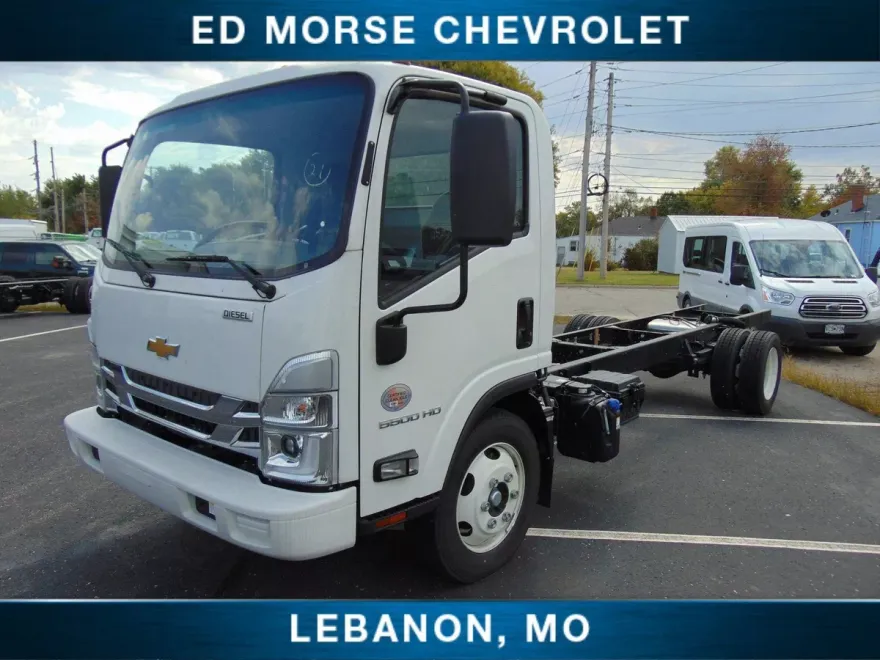 2024 Chevrolet Silverado photo 1