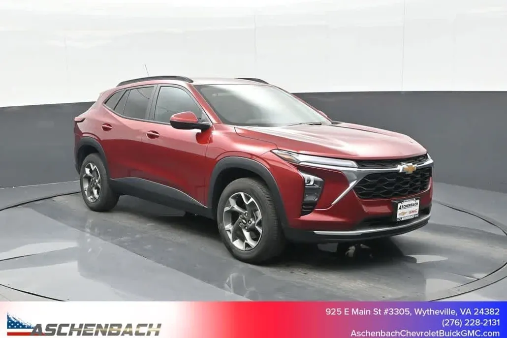 2024 Chevrolet Trax LT photo 1