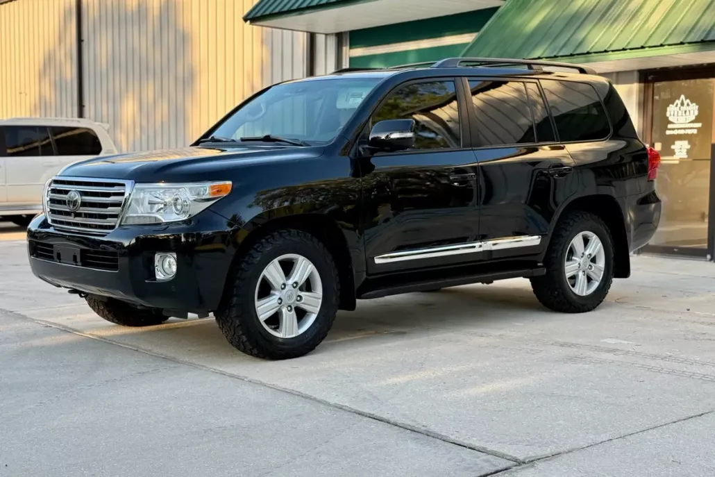 2013 Toyota Land Cruiser VX photo 1