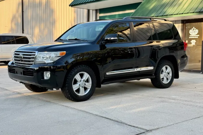 2013 Toyota Land Cruiser VX photo 1