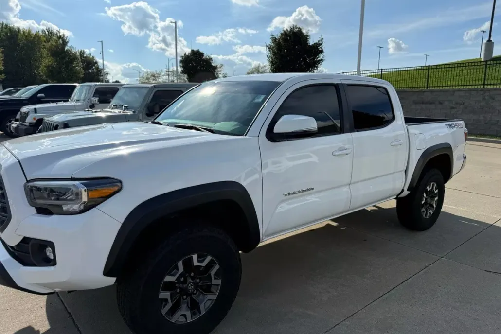 2023 Toyota Tacoma TRD Off-Road photo 1
