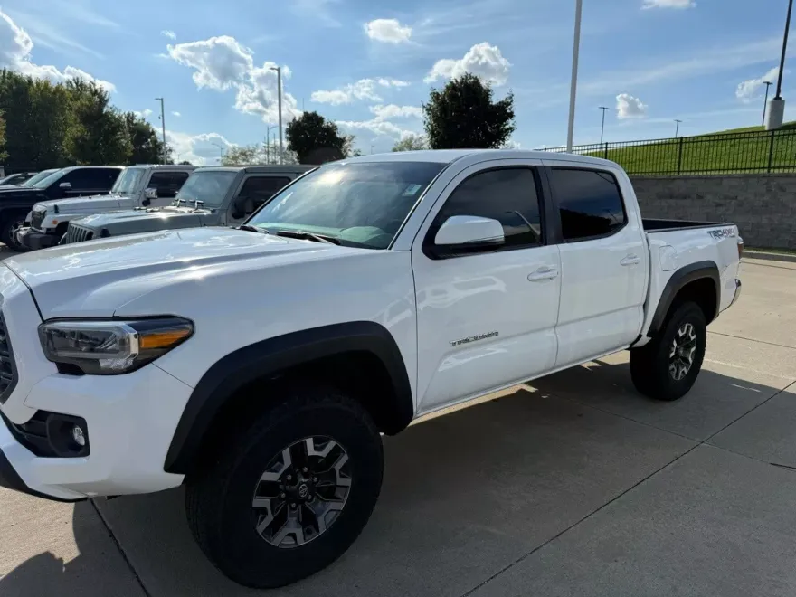 2023 Toyota Tacoma TRD Off-Road photo 1