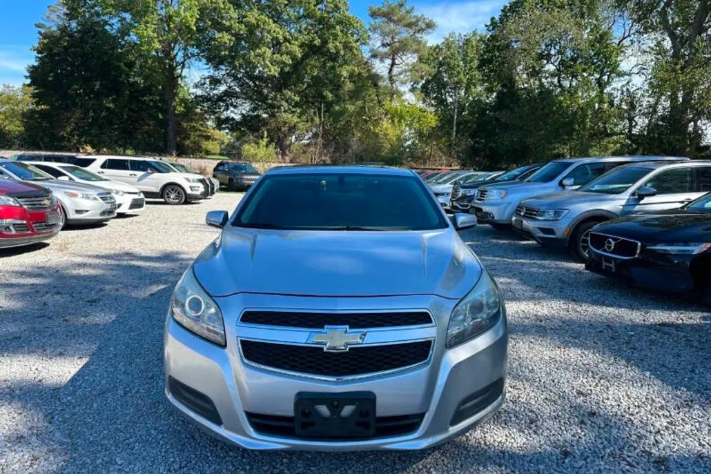 2013 Chevrolet Malibu 1LT photo 1