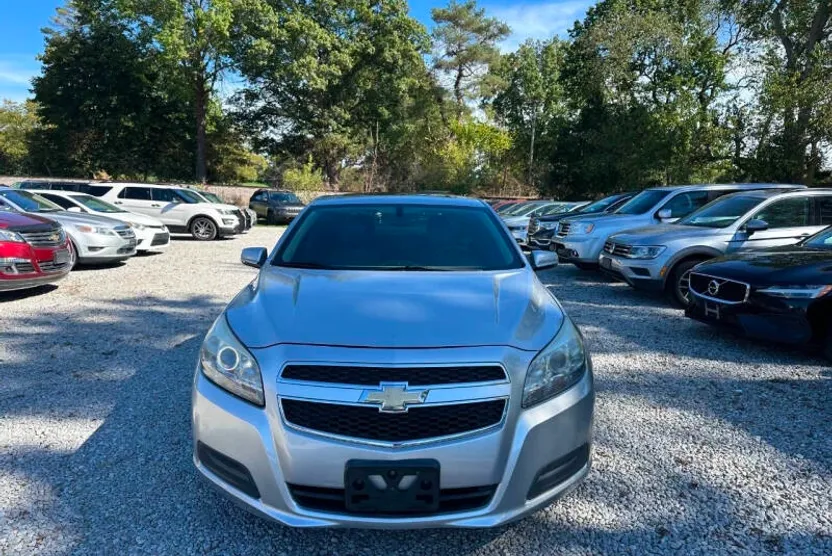 2013 Chevrolet Malibu 1LT photo 1