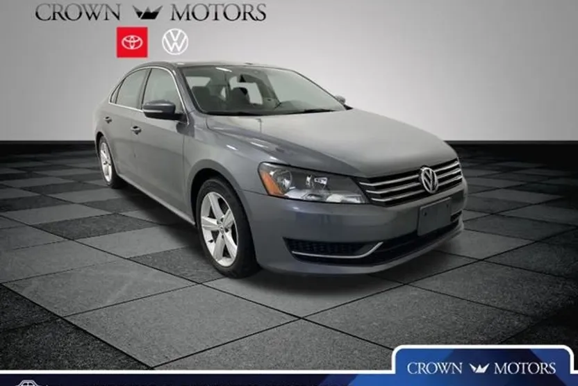 2013 Volkswagen Passat SE photo 1
