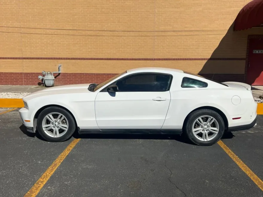 2012 Ford Mustang photo 1