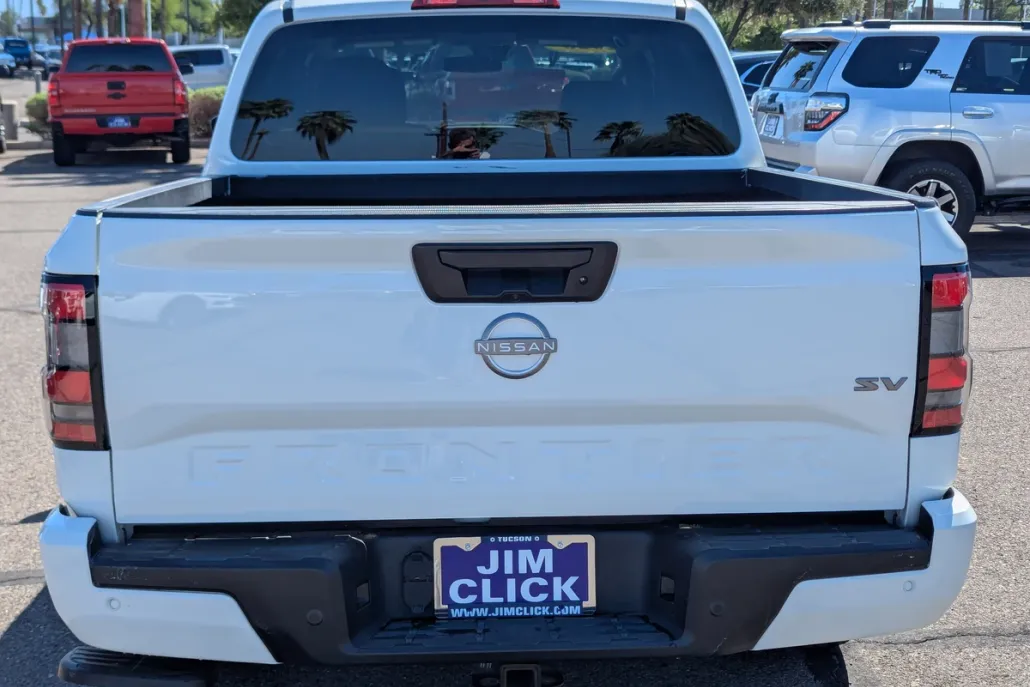 2023 Nissan Frontier Crew Cab photo 1