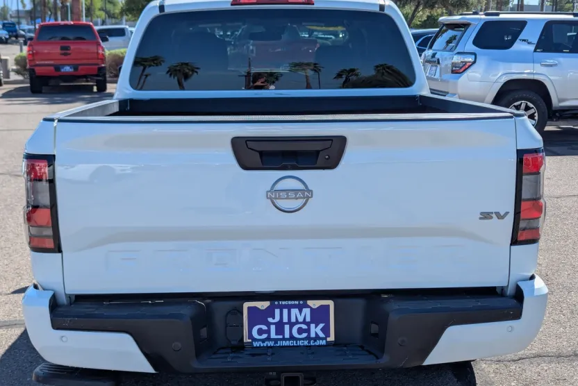 2023 Nissan Frontier Crew Cab photo 1