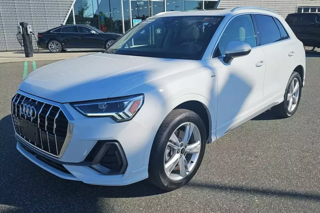 2023 Audi Q3 S line Premium photo 1