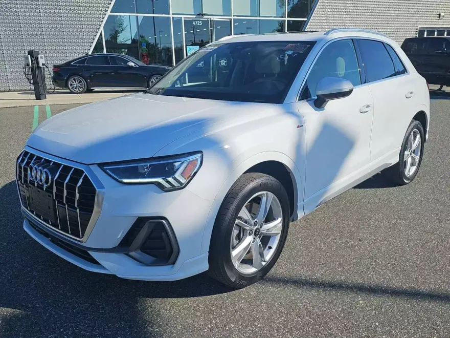 2023 Audi Q3 S line Premium photo 1