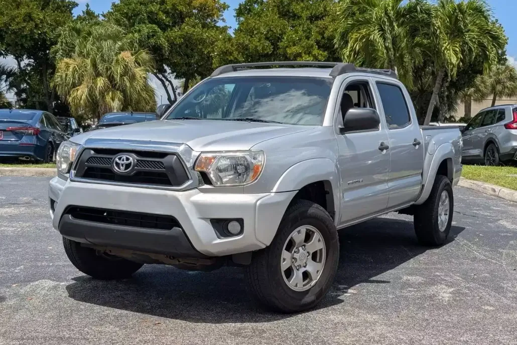 2013 Toyota Tacoma PreRunner V6 Double Cab photo 1