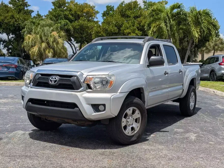 2013 Toyota Tacoma PreRunner V6 Double Cab photo 1