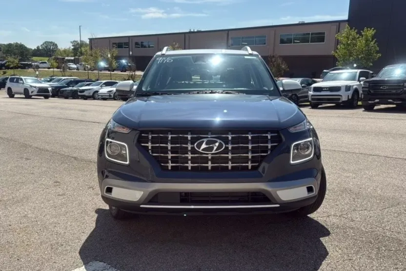 2025 Hyundai Venue SEL Limited photo 1
