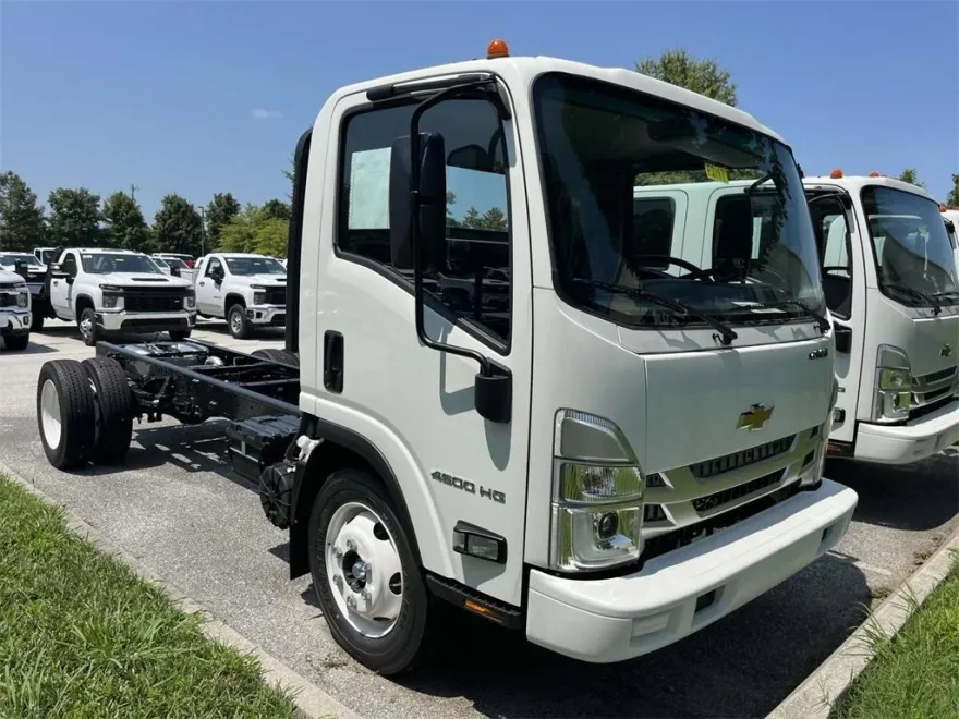 2025 Chevrolet Silverado 4500HD photo 1