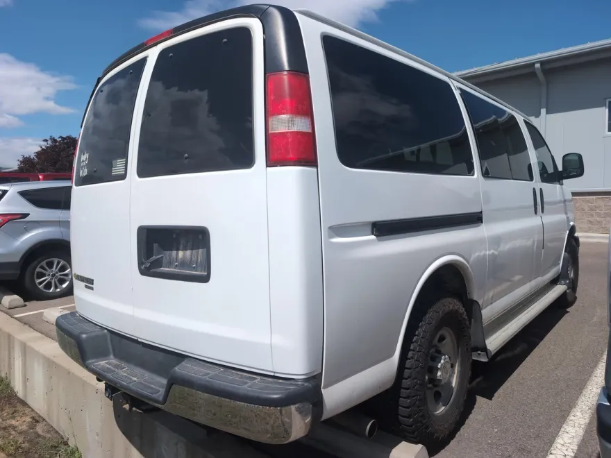 2016 Chevrolet Express 3500 LT Passenger Van photo 1