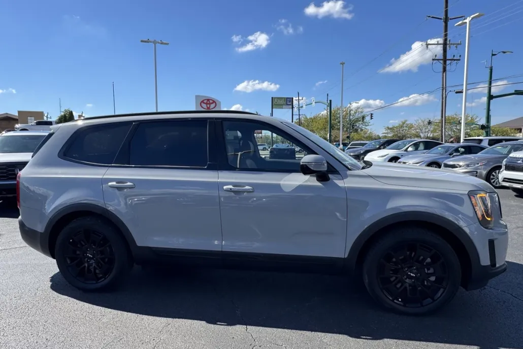 2022 Kia Telluride SX photo 1