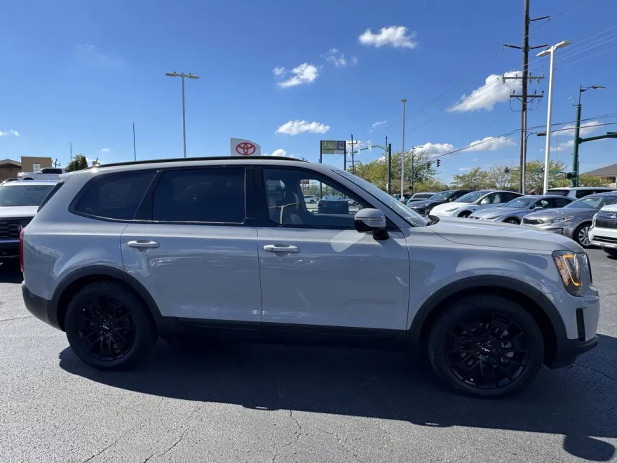 2022 Kia Telluride SX photo 1