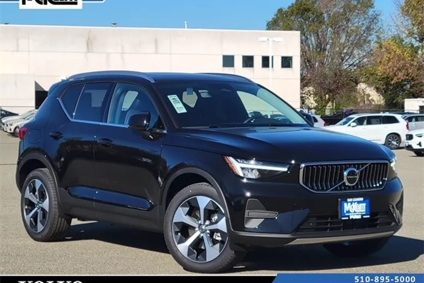 2025 Volvo XC40 Core photo 1