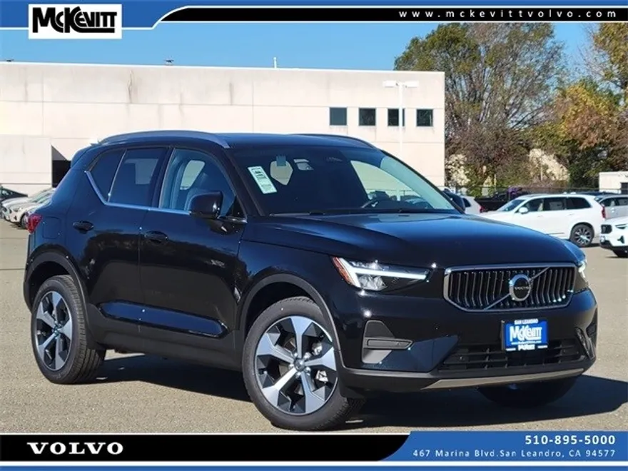 2025 Volvo XC40 Core photo 1