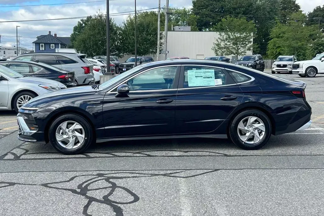 2025 Hyundai Sonata SE photo 1