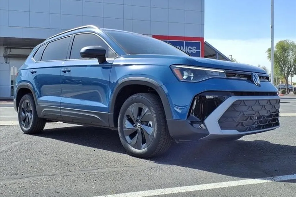 2025 Volkswagen Taos S photo 1