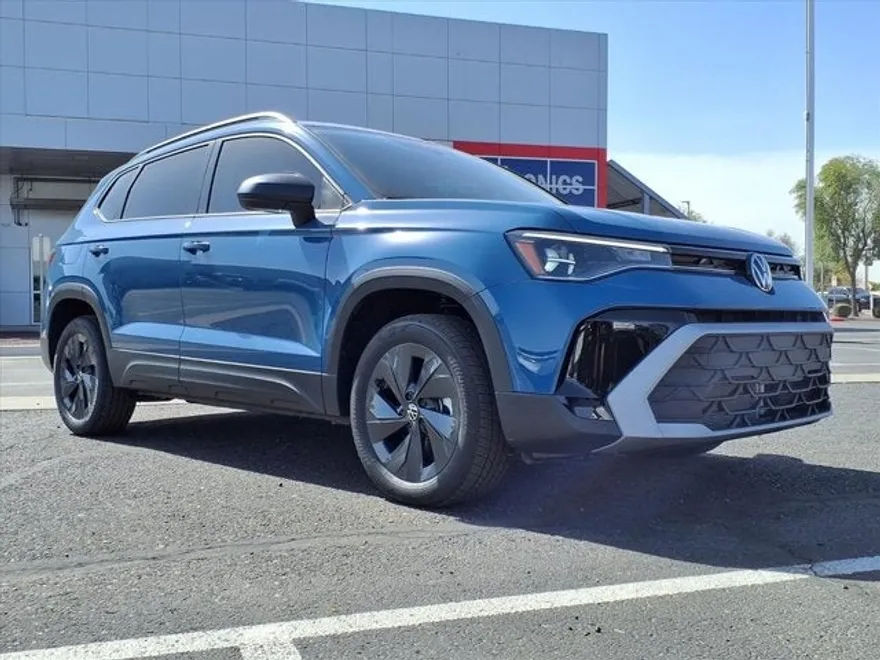 2025 Volkswagen Taos S photo 1