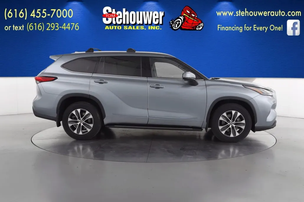 2022 Toyota Highlander XLE photo 1