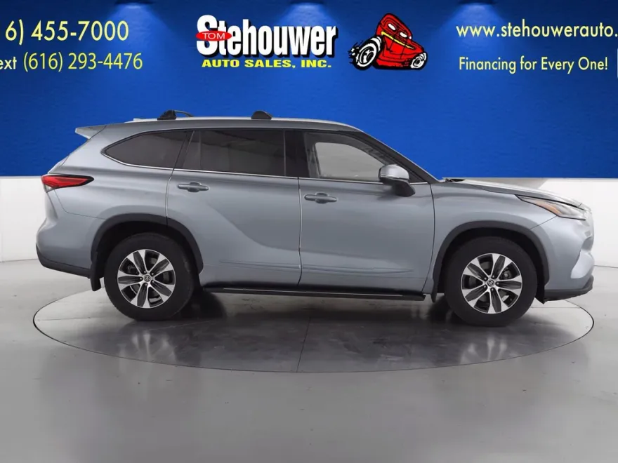 2022 Toyota Highlander XLE photo 1