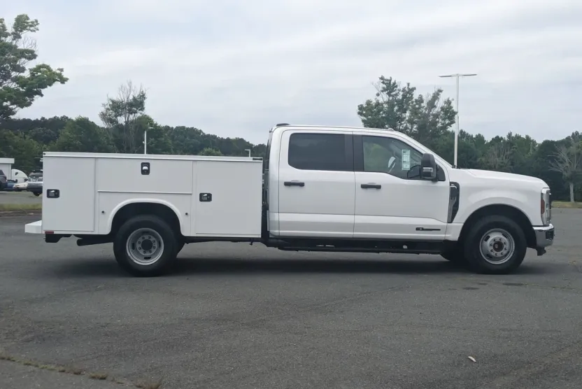 2025 Ford F-350 XL photo 1