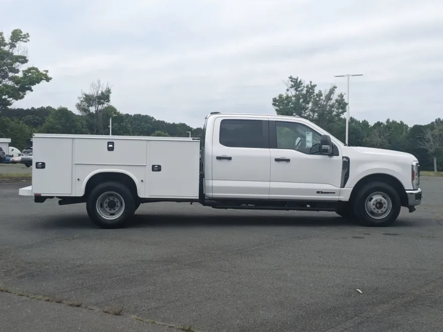 2025 Ford F-350 XL photo 1