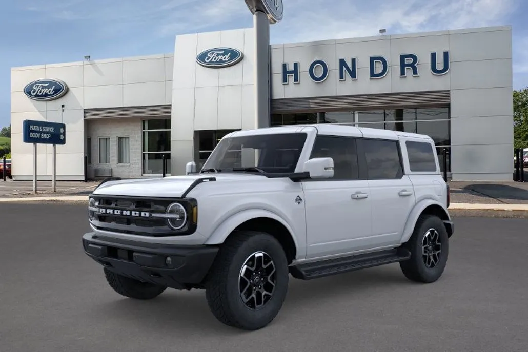 2025 Ford Bronco Outer Banks photo 1