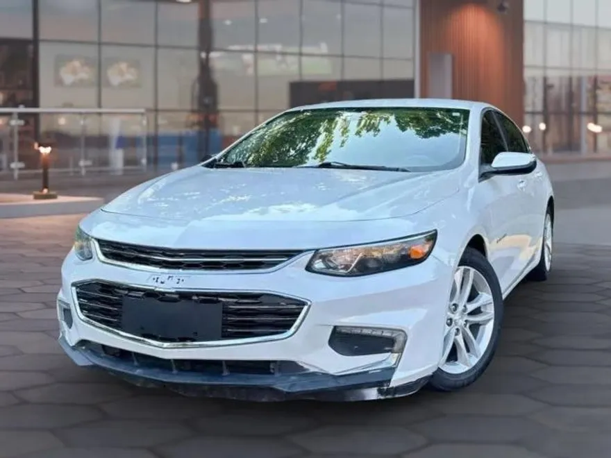 2017 Chevrolet Malibu 1LT photo 1