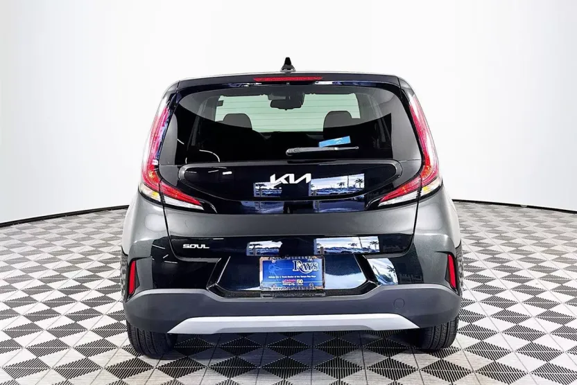 2023 Kia Soul S photo 1