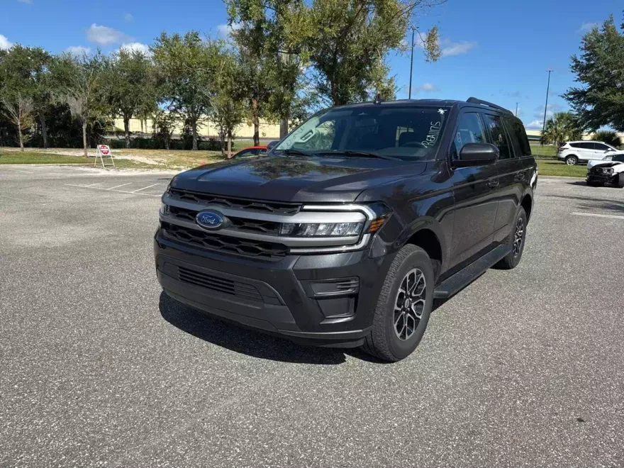 2024 Ford Expedition XLT photo 1
