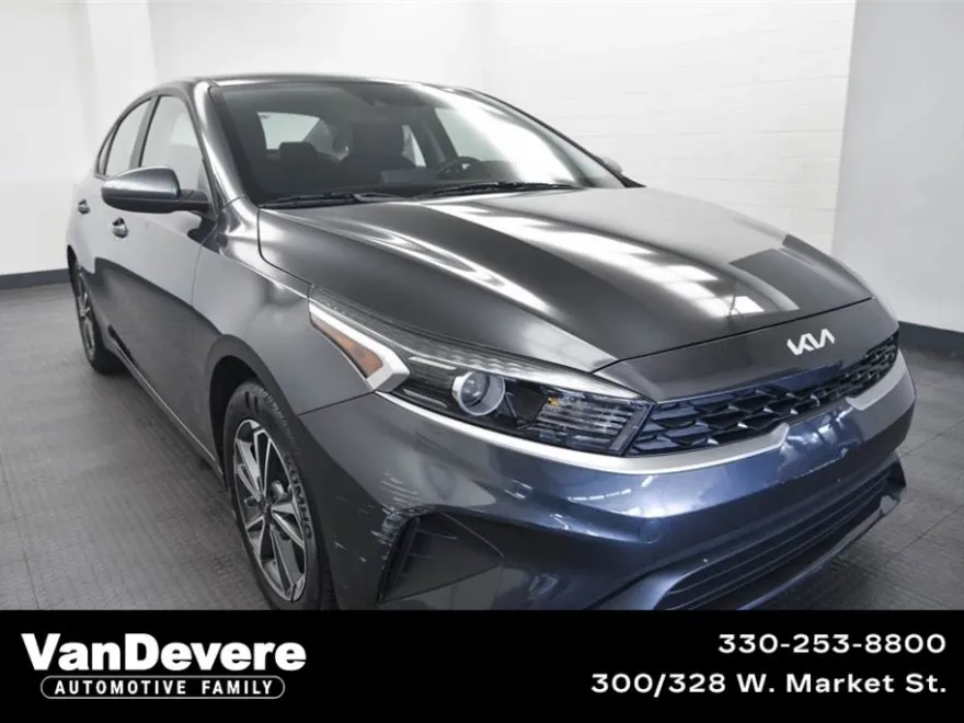 2022 Kia Forte LXS photo 1