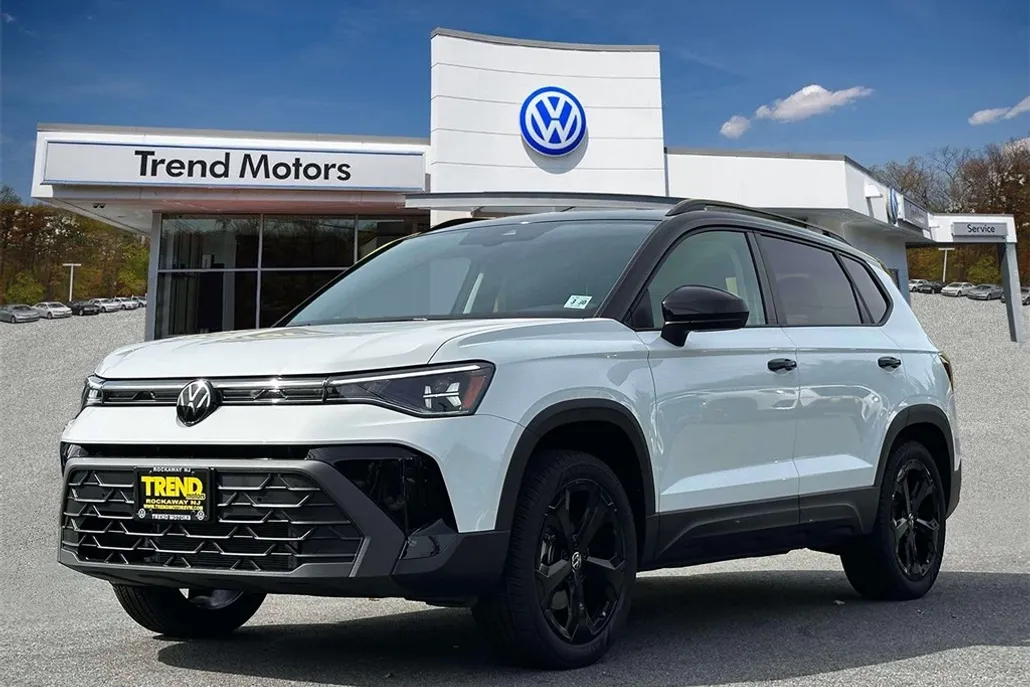 2025 Volkswagen Taos SE photo 1