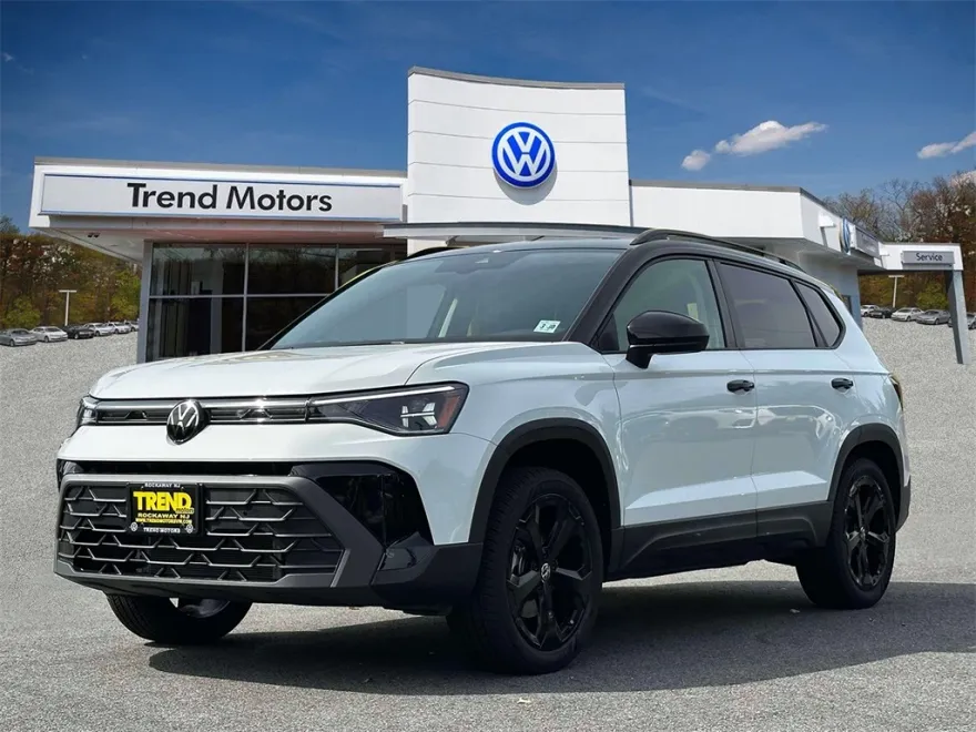 2025 Volkswagen Taos SE photo 1