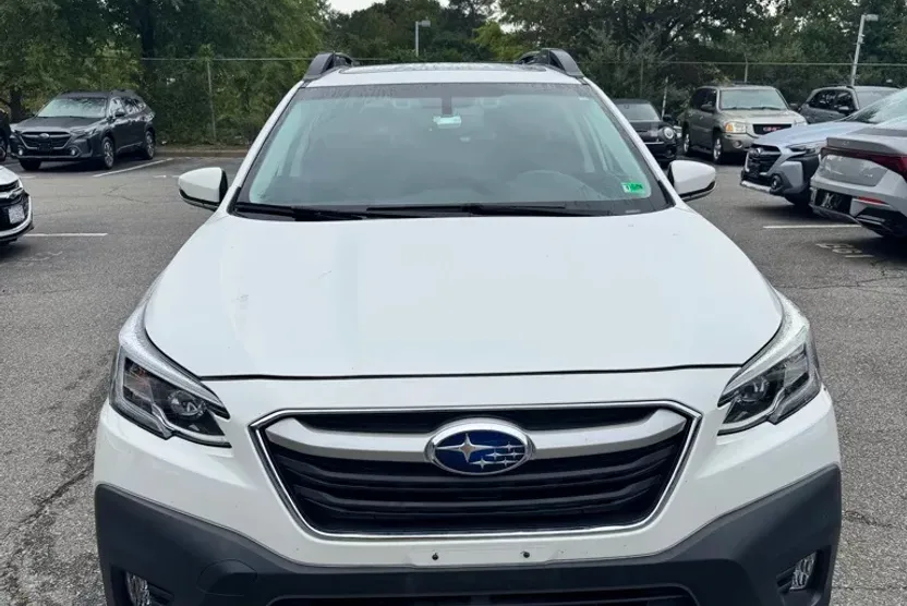 2021 Subaru Outback Limited photo 1