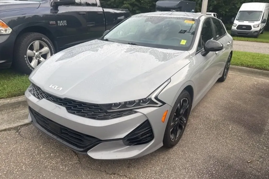 2024 Kia K5 GT-Line photo 1