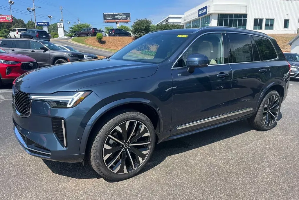 2025 Volvo XC90 Plus photo 1