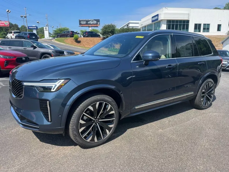 2025 Volvo XC90 Plus photo 1