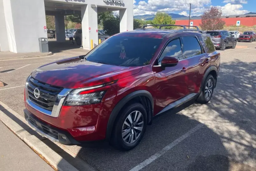 2023 Nissan Pathfinder SL photo 1