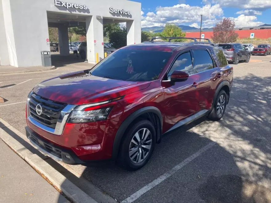 2023 Nissan Pathfinder SL photo 1