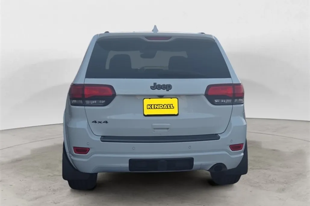 2021 Jeep Grand Cherokee Anniversary Edition photo 1
